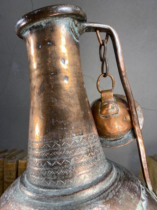 Alquitara o ánfora antigua de cobre, grande 55 cm