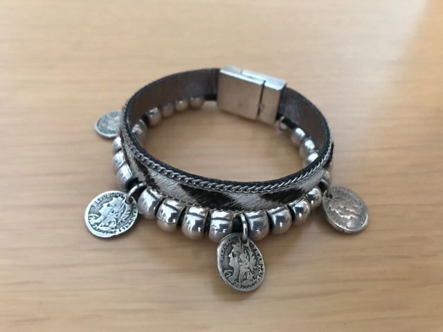 Pulsera de material zamak