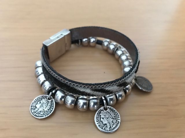 Pulsera de material zamak