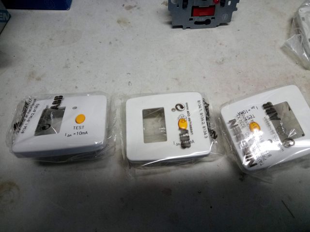 TRES TAPAS  DIFERENCIAL NIESSEN ARCO BL