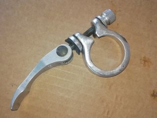 Cierre fácil de tija sillín de bicicleta.