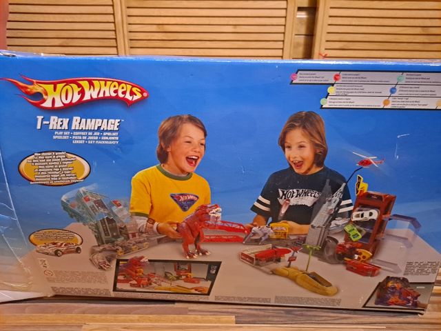 T-Rex Rampage Hot Wheels con caja y 3 coches