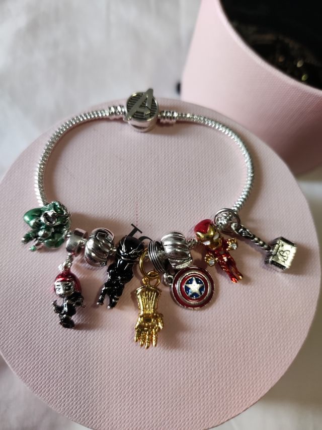 7 charms Vengadores a estrenar