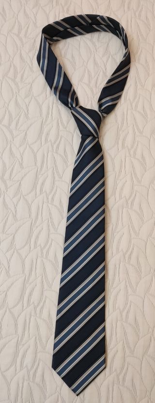 Corbata azul nueva