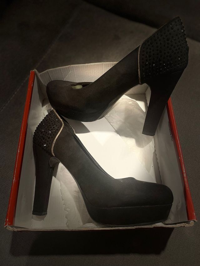 Zapatos fiesta. Talla 40.