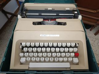 máquina de escribir olivetti lettera