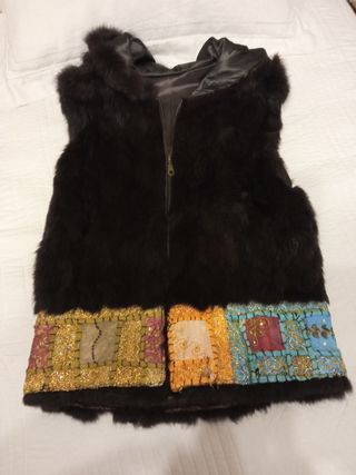 Chaleco de piel de conejo marrón talla S capucha 