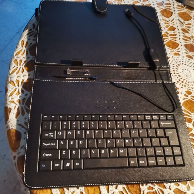 Funda con teclado y teclado para tablet