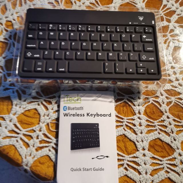 Funda con teclado y teclado para tablet