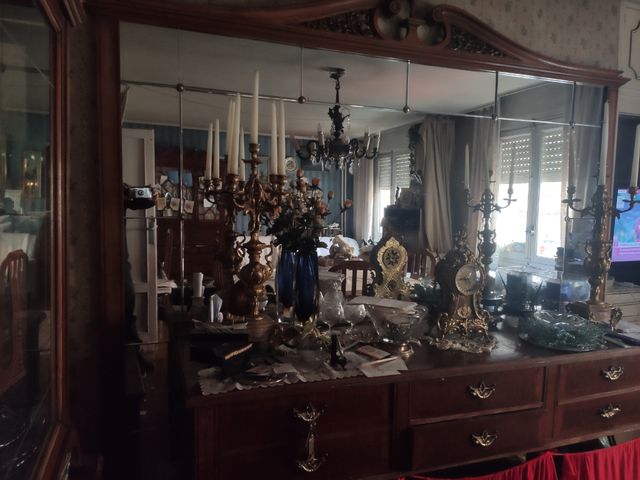 aparador con frontal espejo de estilo