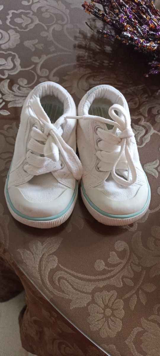 Botas y zapatillas niño