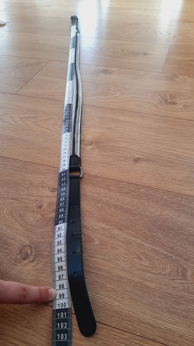 Cinturón negro y plata