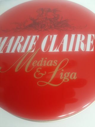 Lenceria . liga roja. Se envía en su caja original