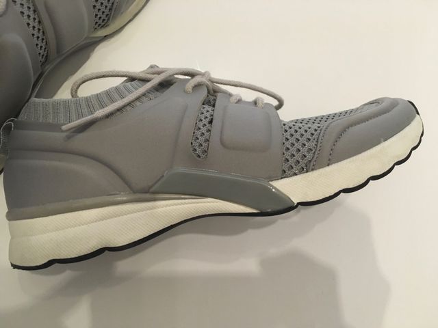 Zapatillas grises Zara