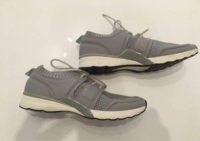 Zapatillas grises Zara