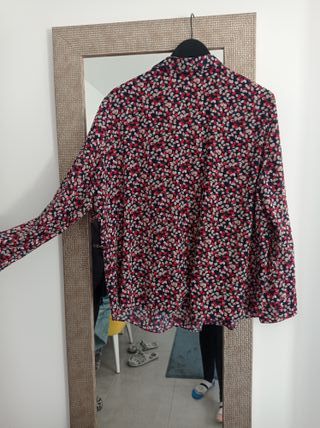 Camisa manga larga cuello estampado otoño