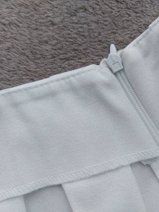 Falda blanca colegiala