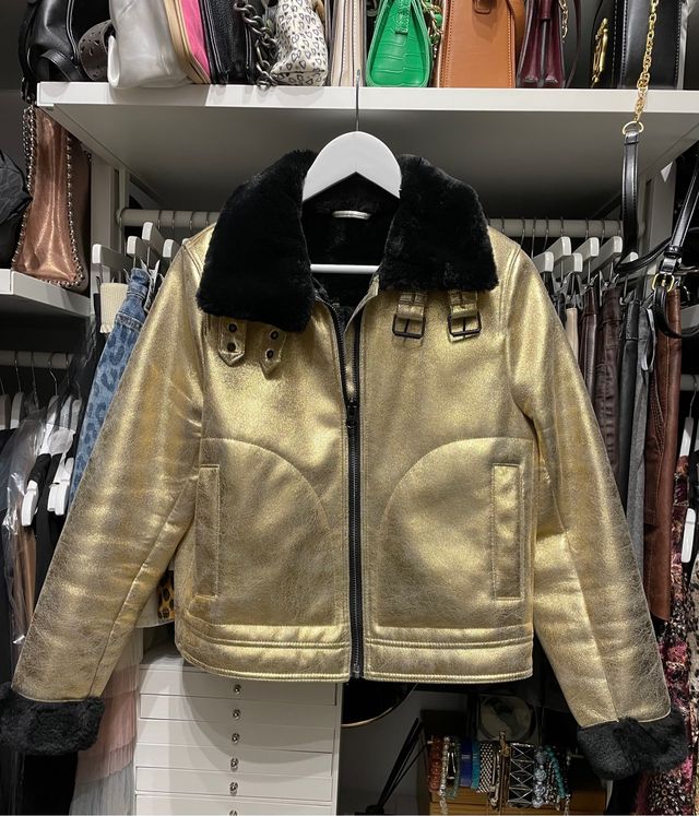 Chaqueta perfecto biker dorada forrada, abriga!