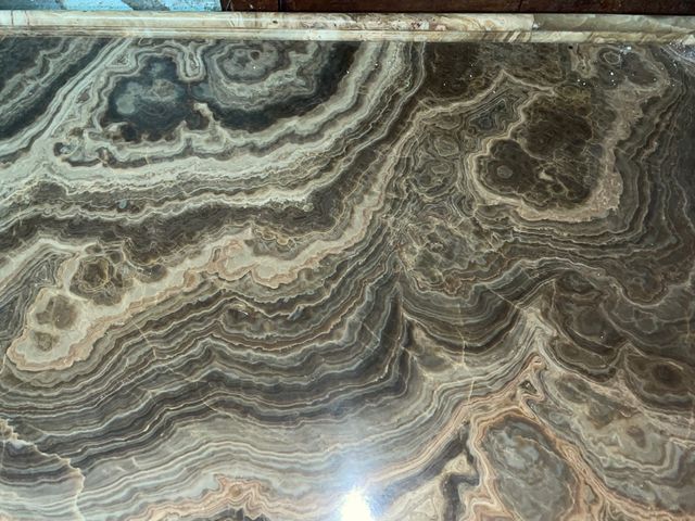 Bonita mesa baja de  mármol.