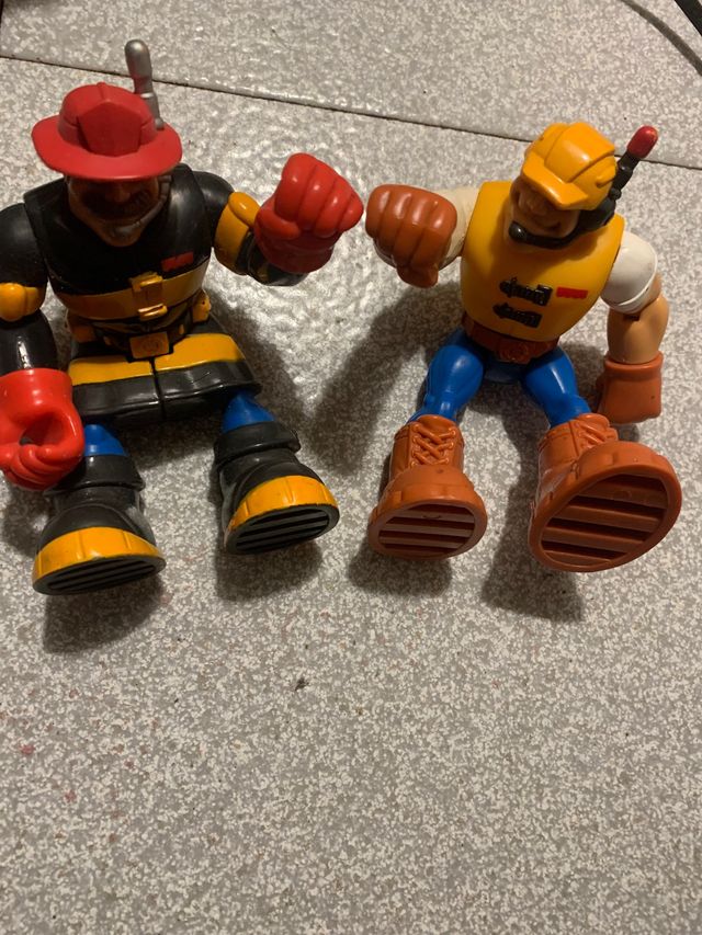 Muñecos articulados.