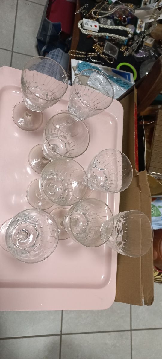 8 bicchieri di una volta molto belli euro 15