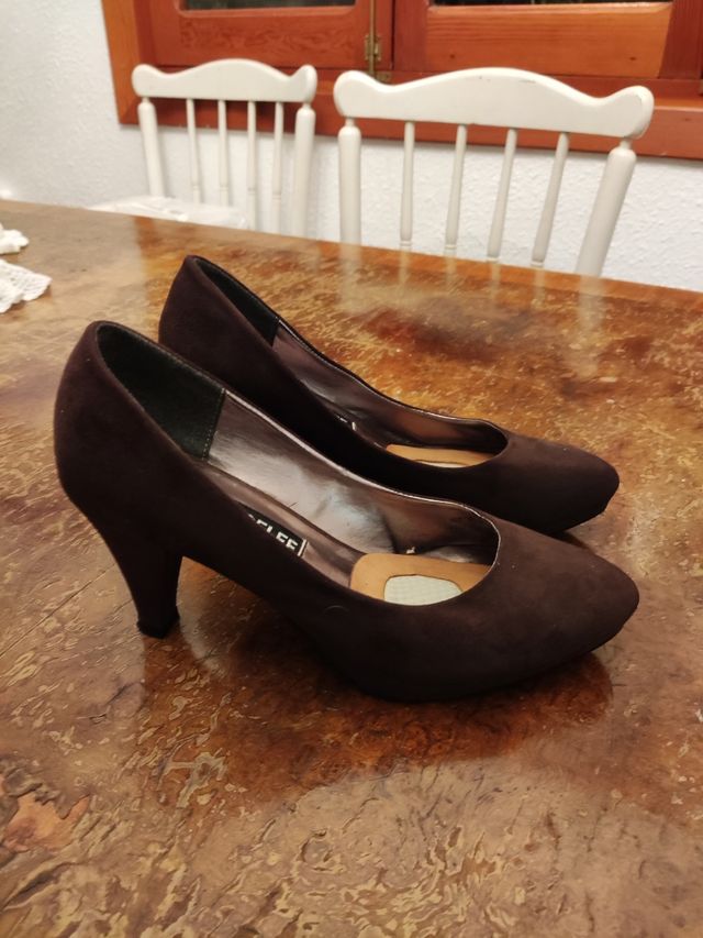 Zapatos de tacón. Talla 36.