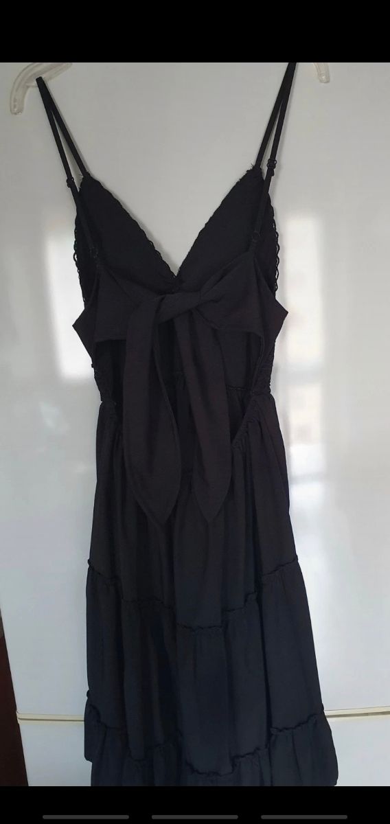 Vestito nero con chiusura a fiocco