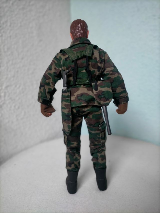 Soldado articulado militar