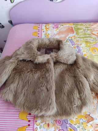 Chaqueta mangas francesas, de pelo sintético