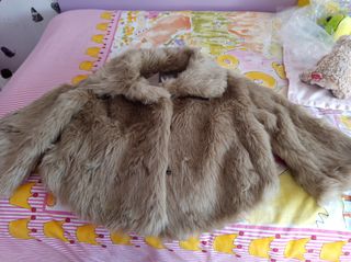 Chaqueta mangas francesas, de pelo sintético