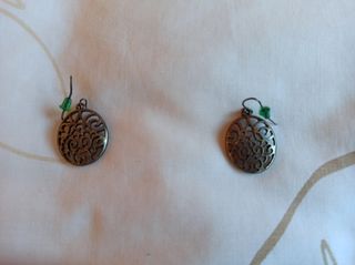 Dos pares de pendientes