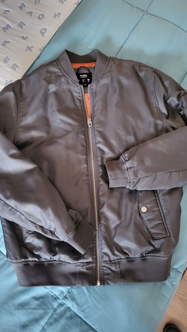 Bomber gris y otra en granate