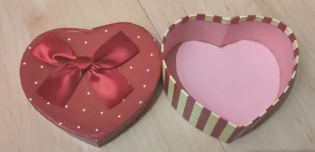 Cajita en forma de corazón.