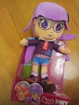 muñeca peluche pyni de famosa