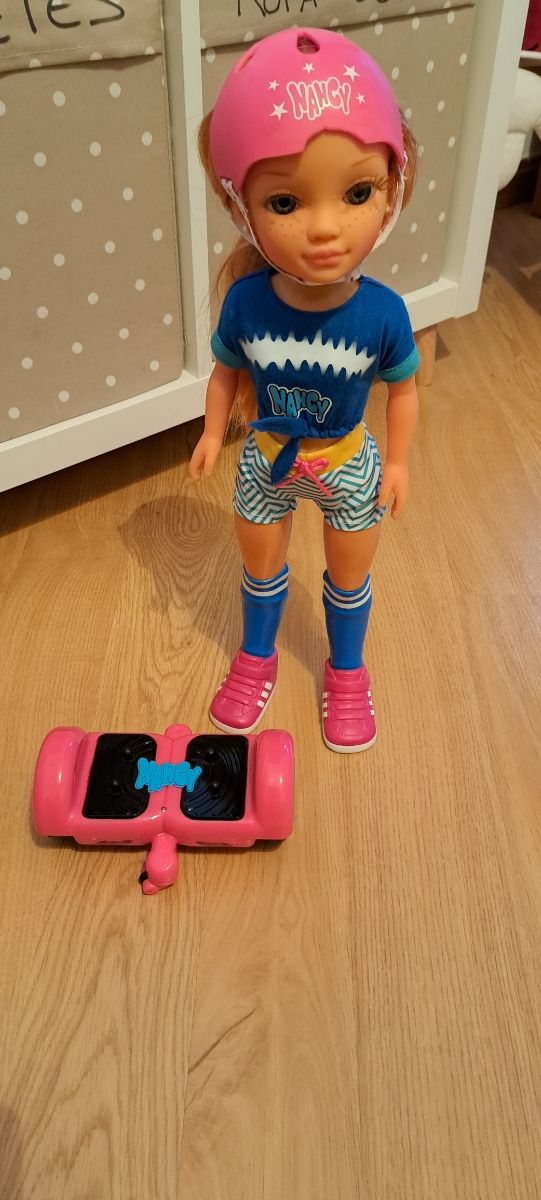 NANCY UN DÍA CON HOVERBOARD