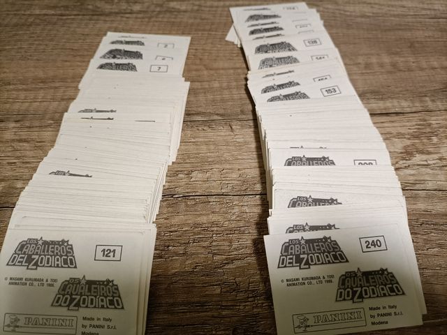 Complete as cartas colecionáveis Panini dos Cavaleiros do Zodíaco