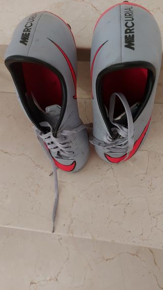 Botas de fútbol .