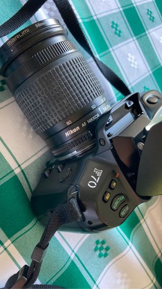 Cámara réflex analógica Nikon F70