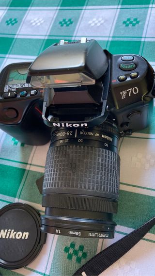 Cámara réflex analógica Nikon F70