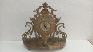 Reloj de mesa antiguo de bronce y mármol
