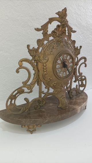Reloj de mesa antiguo de bronce y mármol