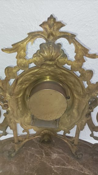 Reloj de mesa antiguo de bronce y mármol