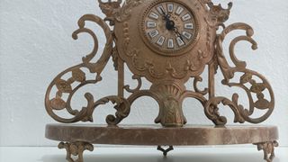 Reloj de mesa antiguo de bronce y mármol