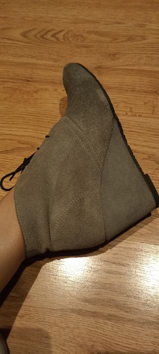 botines grises de cuña