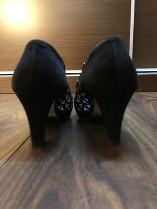 Zapatos de tacón azul oscuro