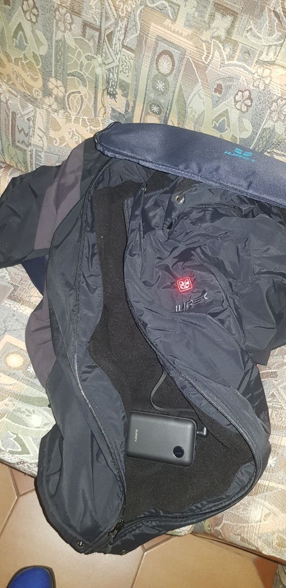 SE VENDE CAZADORA CALEFACTABLE.