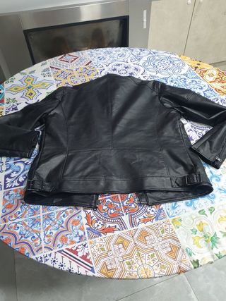 Cazadora piel Mango
