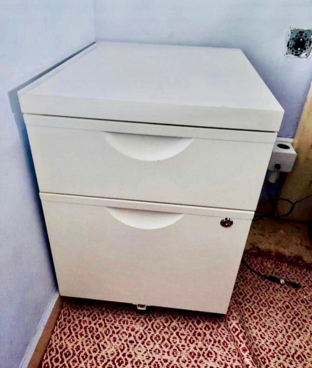 Cajonera metálica ikea con cerradura de segunda mano por 40 EUR en