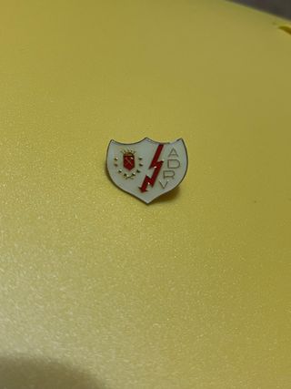 Insignia fútbol A.D.Rayo Vallecano