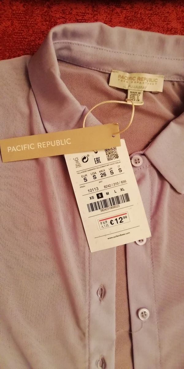 Camiseta tul lila con botones